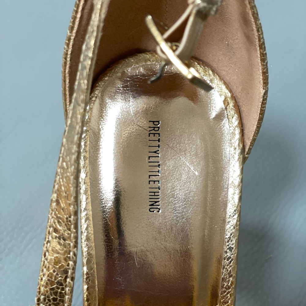 Beautiful Rose gold chunky heeled sandals by Pretty Little Thing - Picture 5 of 7